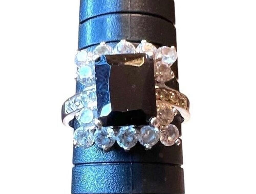 Ring black center stone surrounded by round inlaid crystals on band S 9